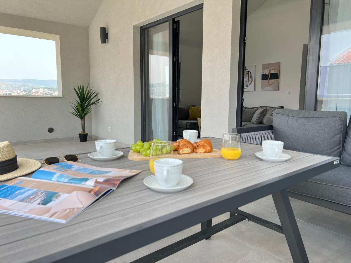 Beachfront House Olbia With Private Parking Трогир Екстериор снимка