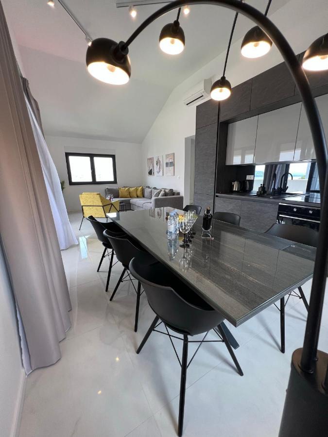 Beachfront House Olbia With Private Parking Трогир Екстериор снимка