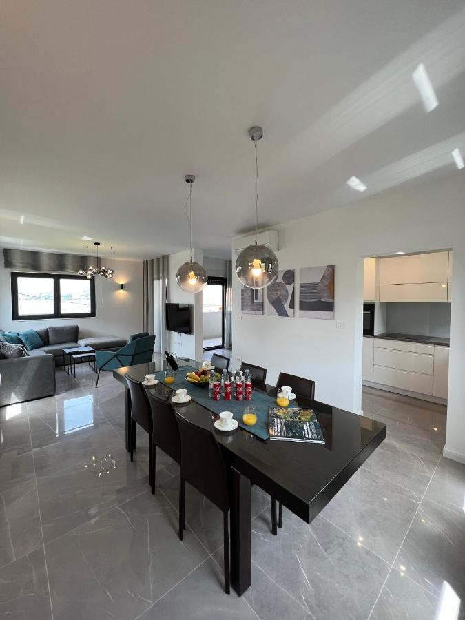 Beachfront House Olbia With Private Parking Трогир Екстериор снимка