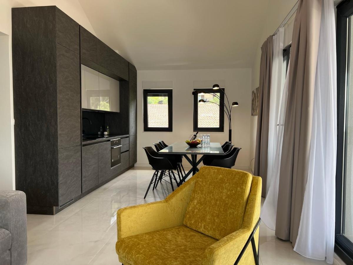 Beachfront House Olbia With Private Parking Трогир Екстериор снимка