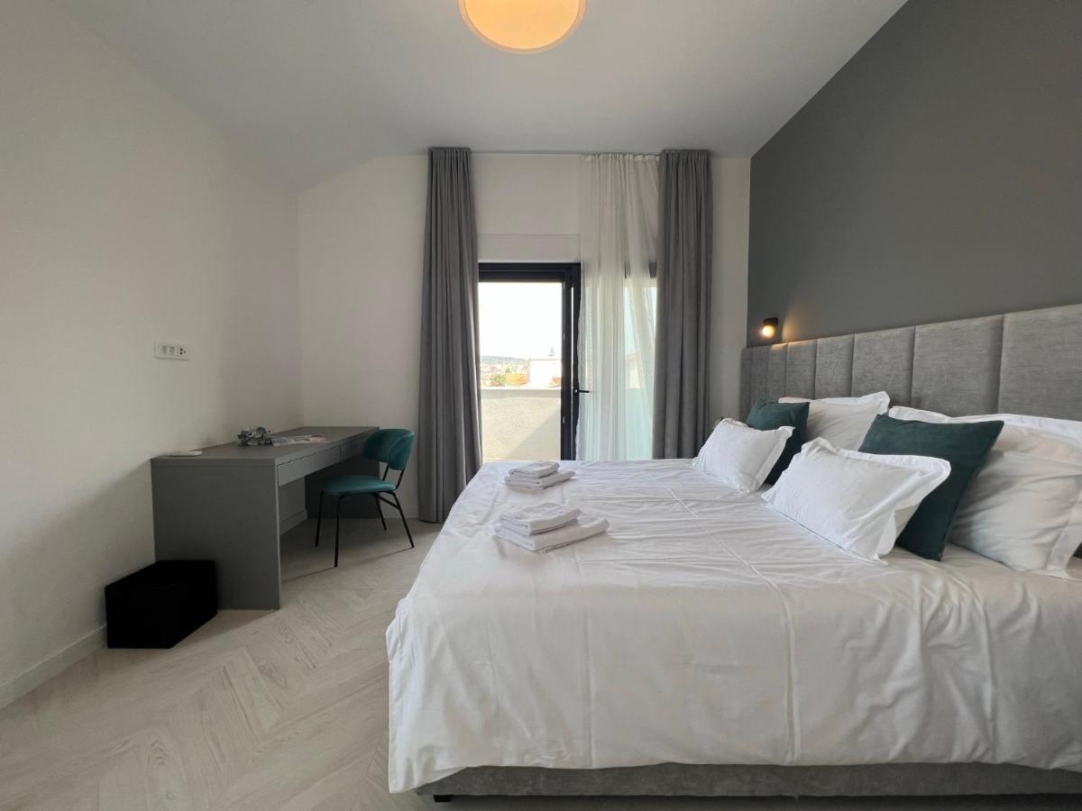 Beachfront House Olbia With Private Parking Трогир Екстериор снимка