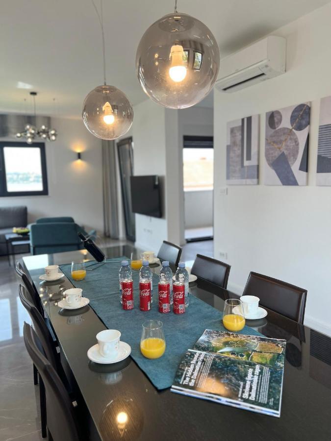 Beachfront House Olbia With Private Parking Трогир Екстериор снимка
